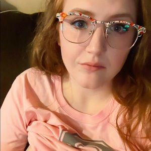 Meet your Posher, Holly